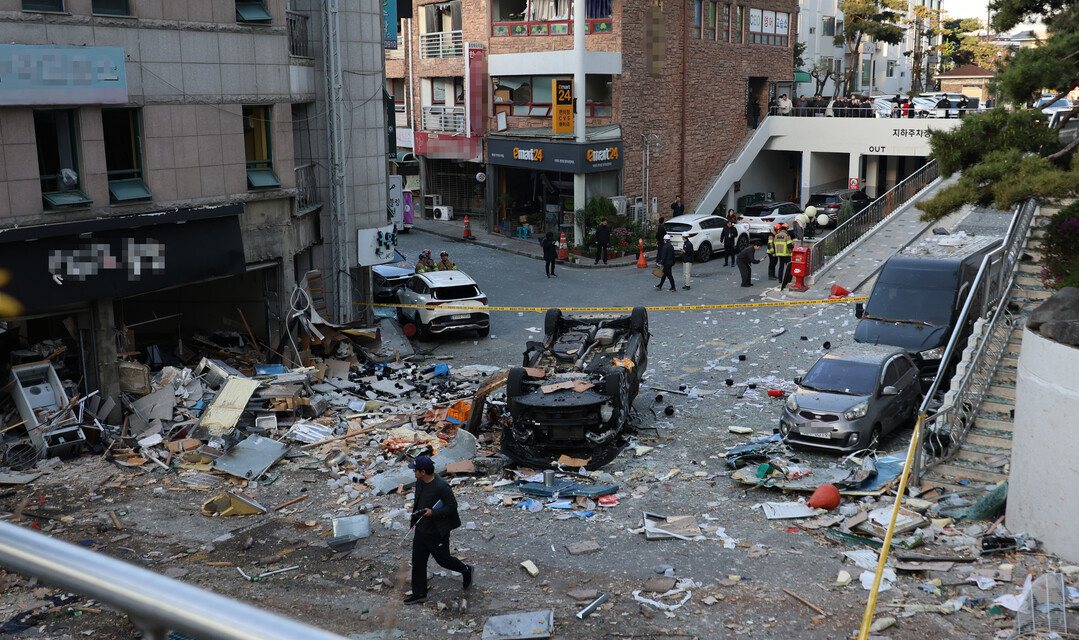 아파트단지 4개동 유리창 거의 다 깨...
