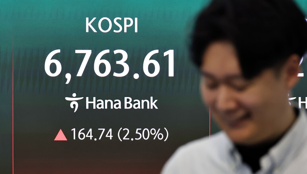 코스피, 반도체주 강세에 2%대 상승...